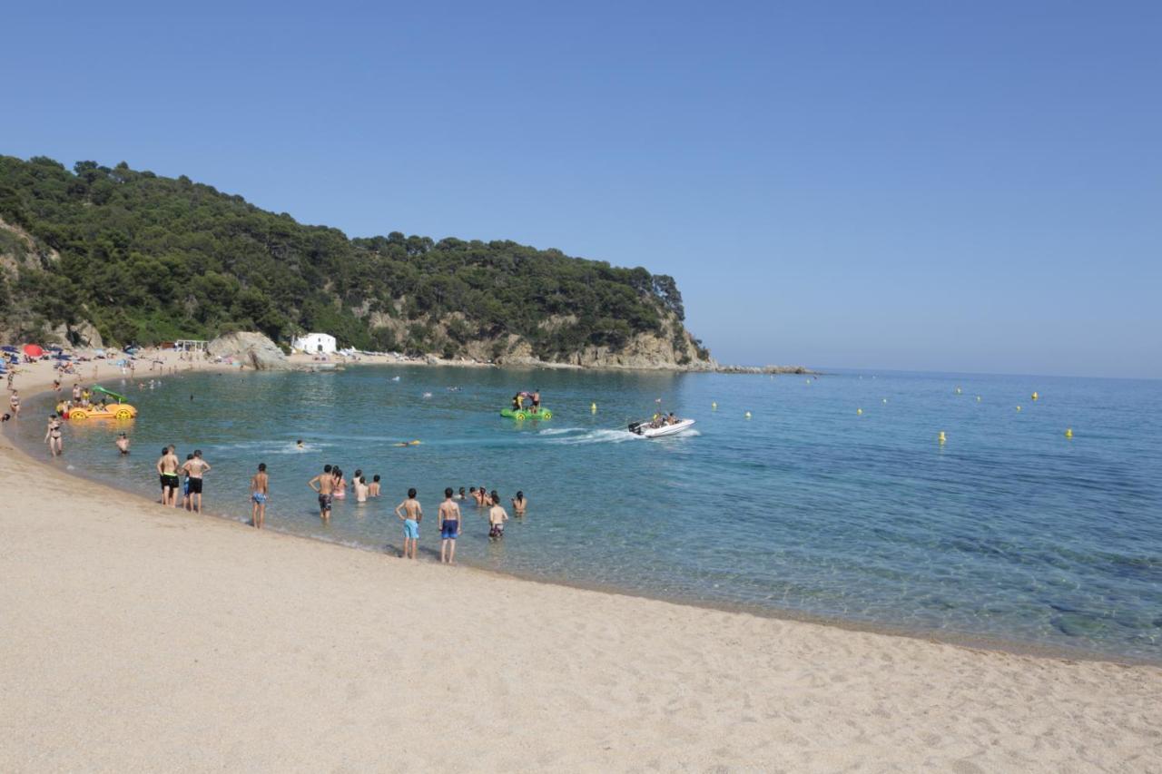 Happy Camp mobile homes in Camping Sènia Cala Canyelles Lloret de Mar Extérieur photo