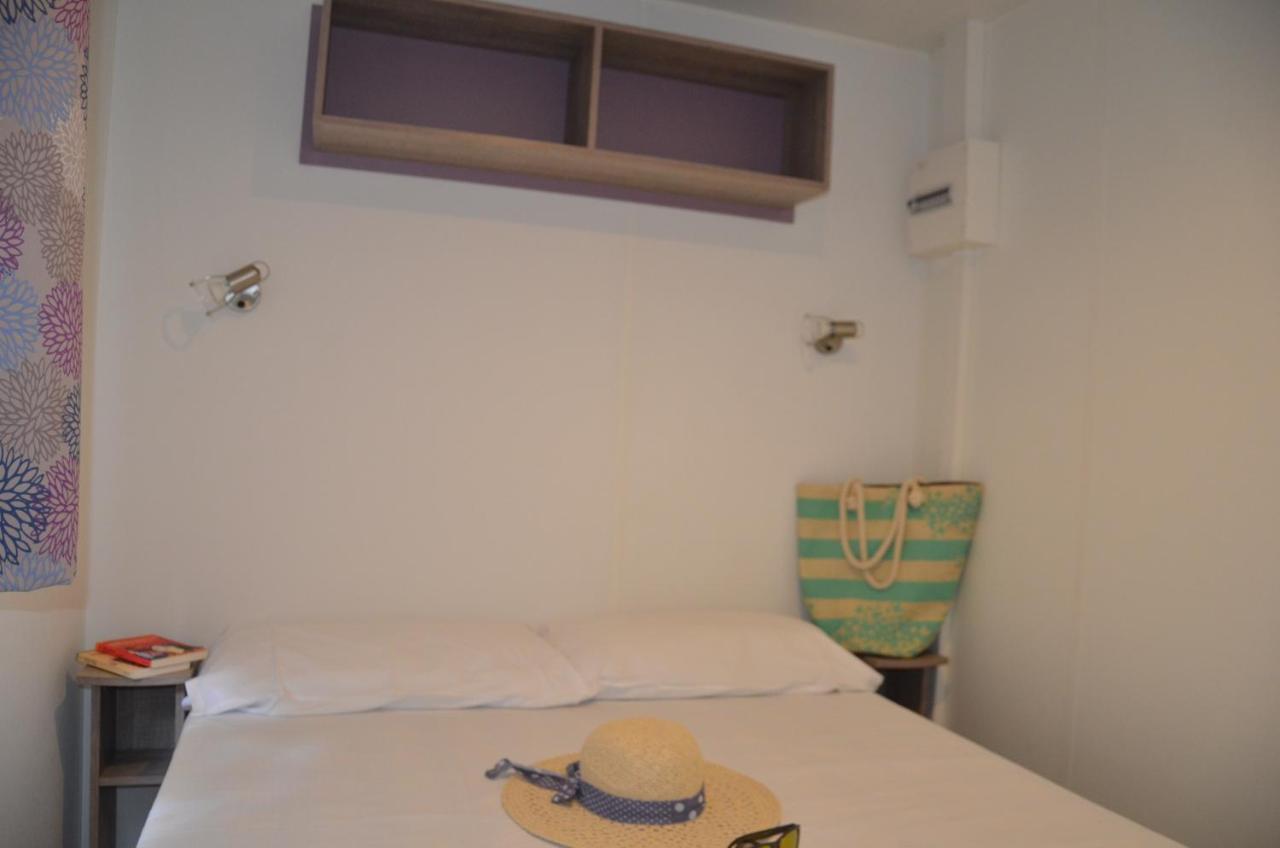 Happy Camp mobile homes in Camping Sènia Cala Canyelles Lloret de Mar Extérieur photo