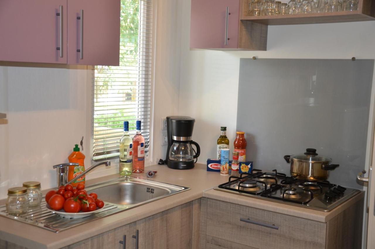 Happy Camp mobile homes in Camping Sènia Cala Canyelles Lloret de Mar Extérieur photo